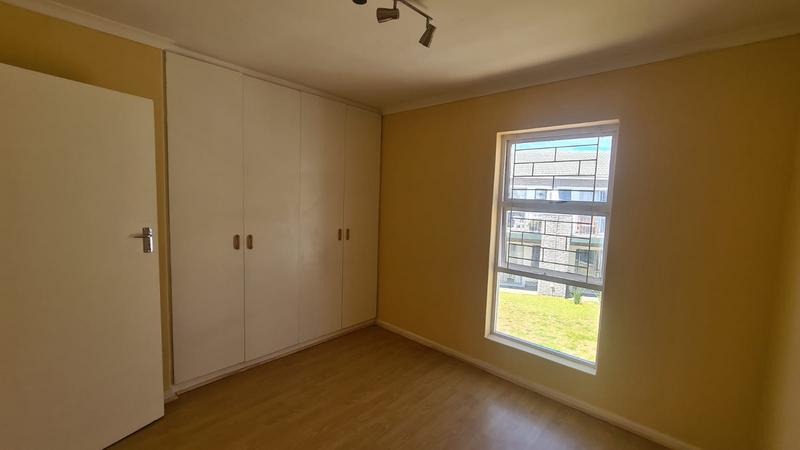 2 Bedroom Property for Sale in Oakglen Western Cape